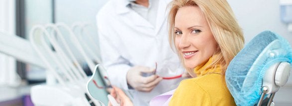 woman-at-dentist-office